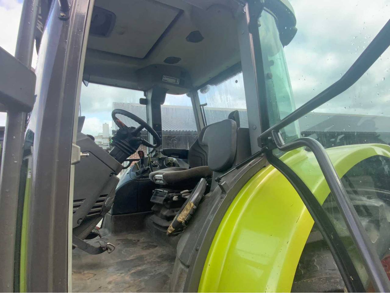 Tracteur agricole Claas Ares 557 ATZ