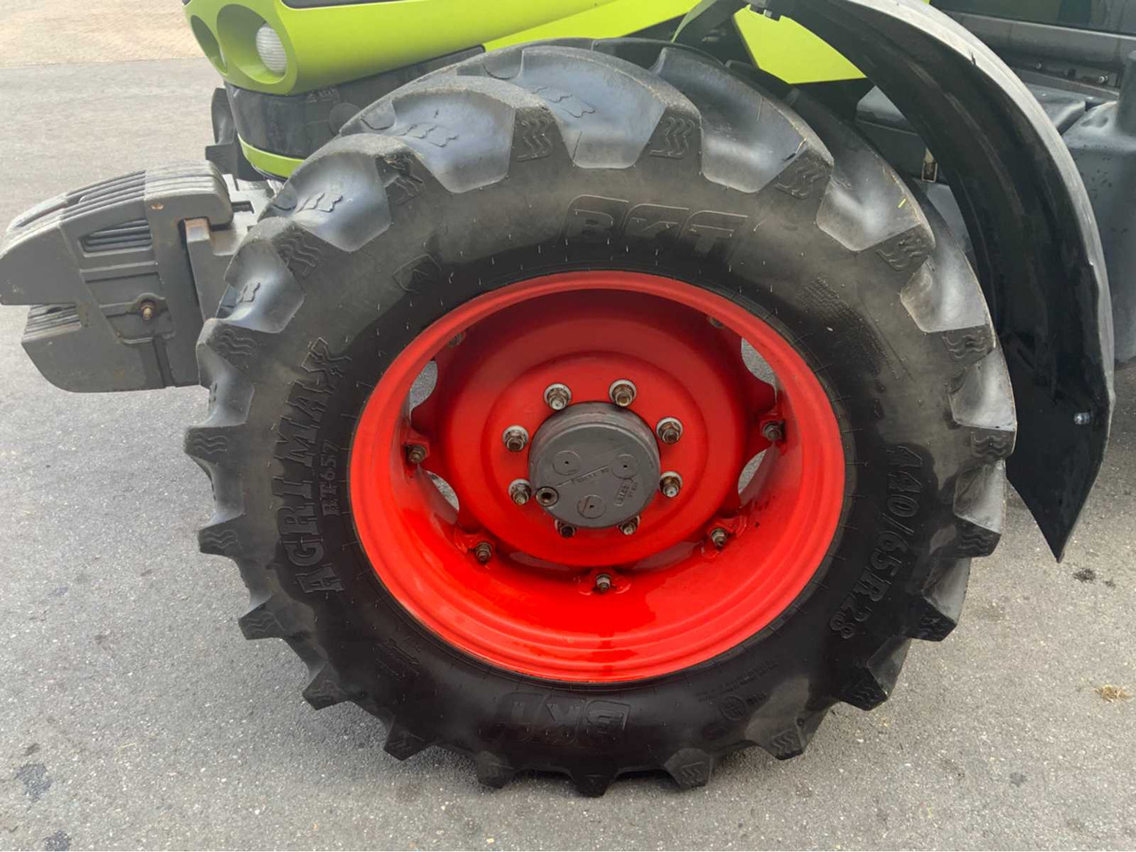 Tracteur agricole Claas Ares 557 ATZ