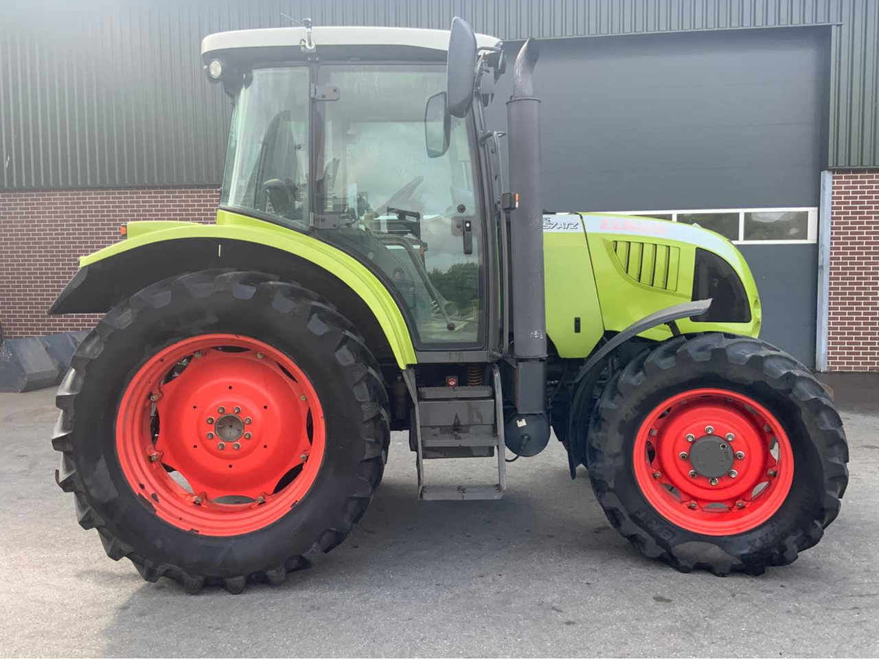 Tracteur agricole Claas Ares 557 ATZ