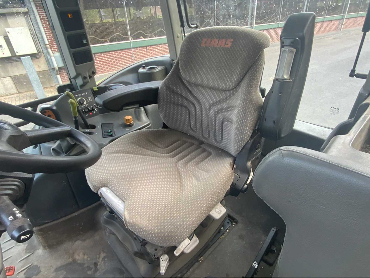 Tracteur agricole Claas Ares 557 ATZ