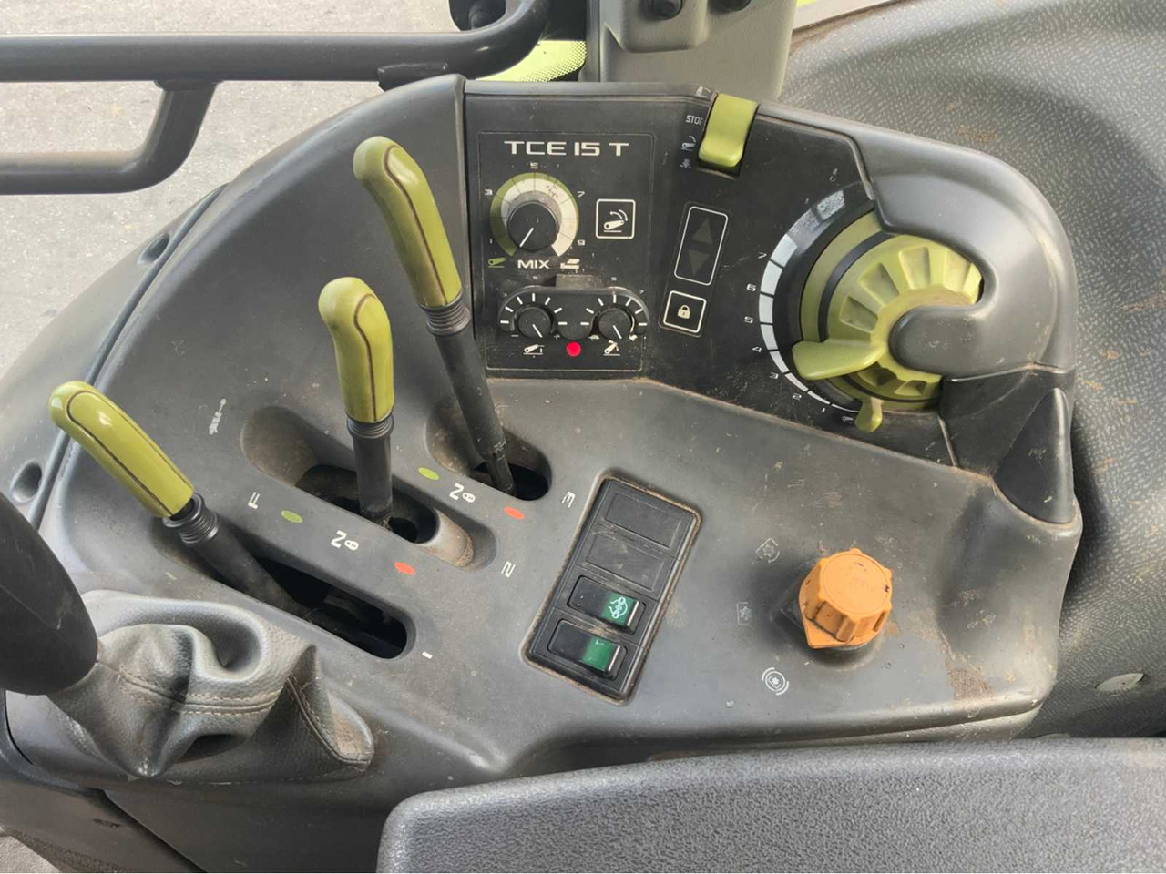 Tracteur agricole Claas Ares 557 ATZ
