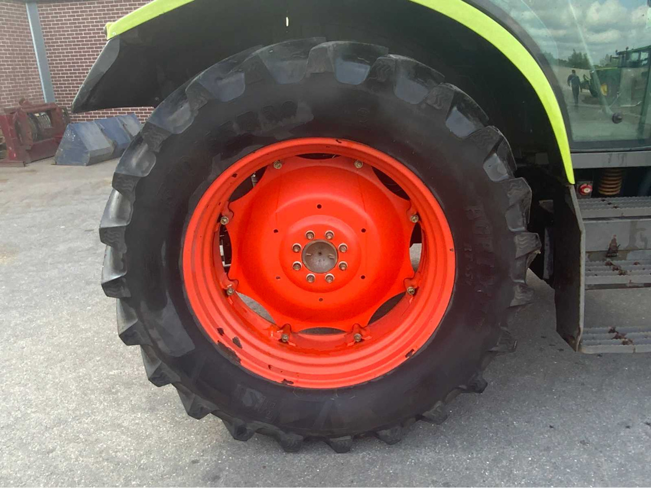 Tracteur agricole Claas Ares 557 ATZ