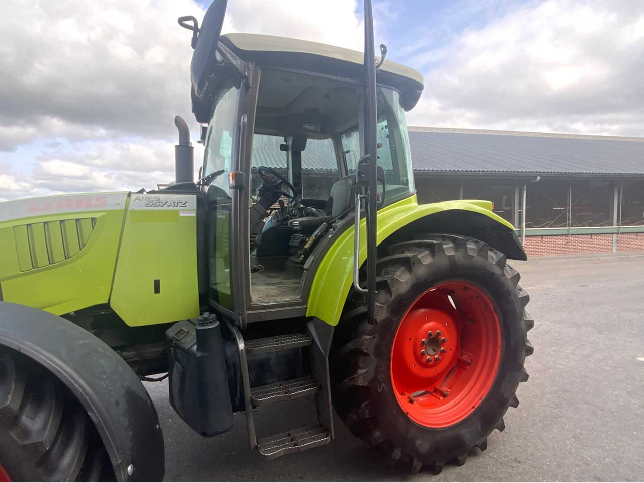 Tracteur agricole Claas Ares 557 ATZ