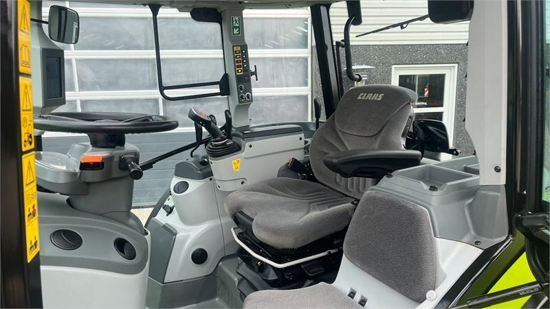 Tracteur agricole Claas Arion 440 CIS med frontlæsser