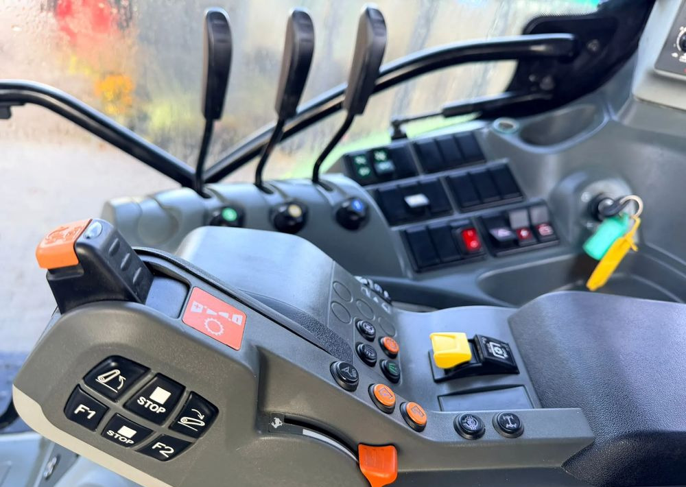 Tracteur agricole Claas Arion 610 CIS