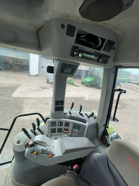 Tracteur agricole Claas Arion 640