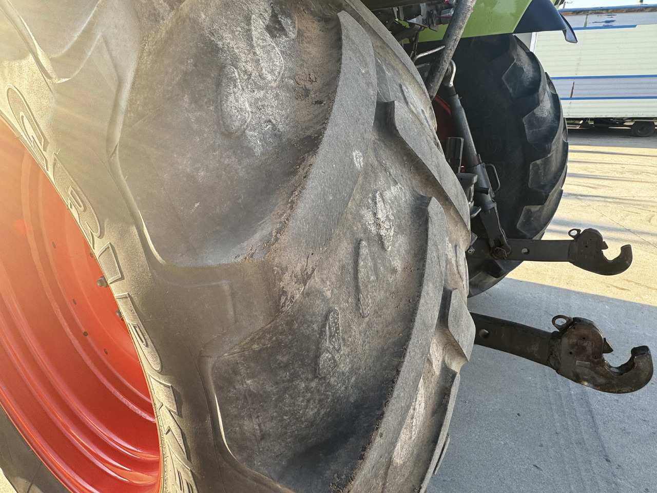 Tracteur agricole Claas Arion 640