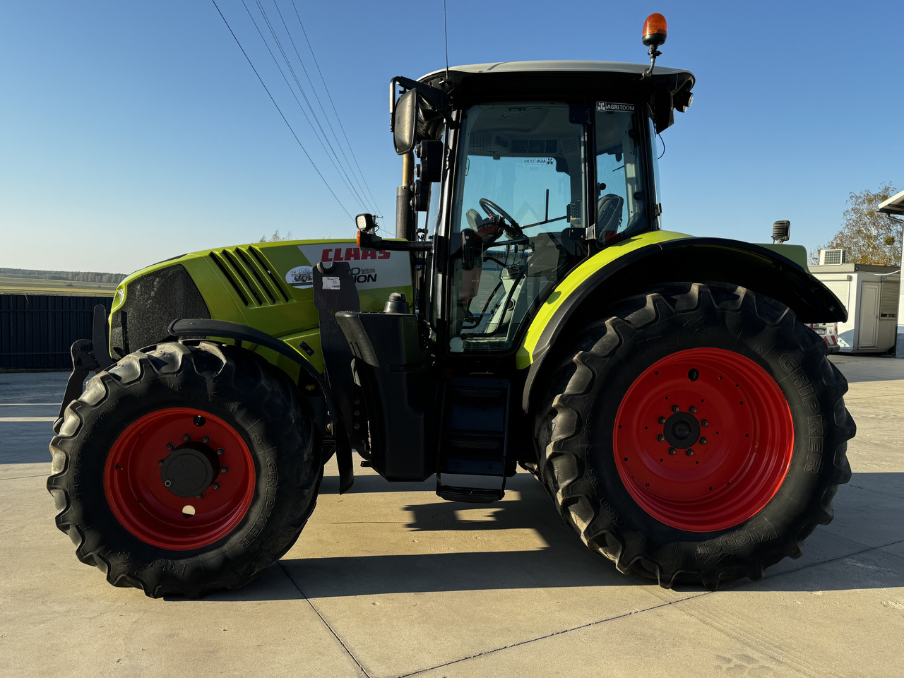 Tracteur agricole Claas Arion 640