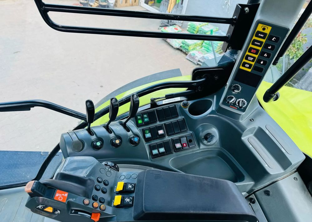 Tracteur agricole Claas Arion 640