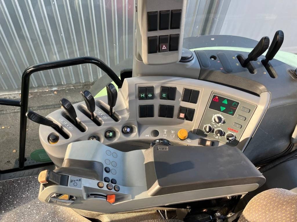 Tracteur agricole Claas Arion 640 CIS