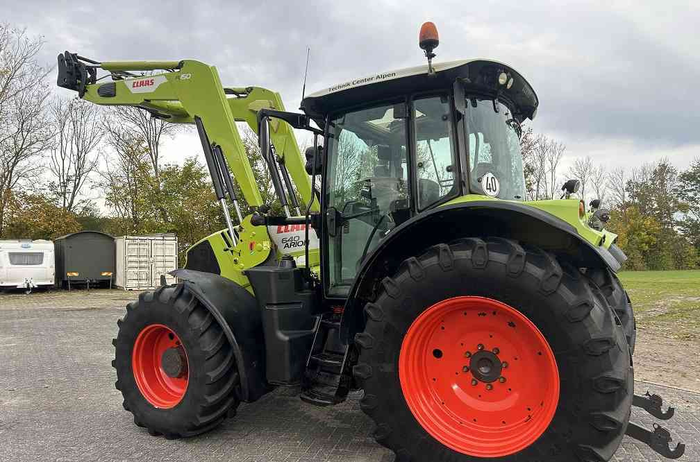 Tracteur agricole Claas Arion 640 cis, lucht, frontlader