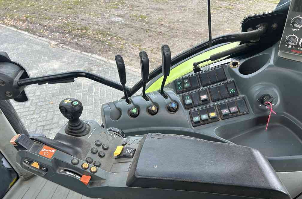 Tracteur agricole Claas Arion 640 cis, lucht, frontlader