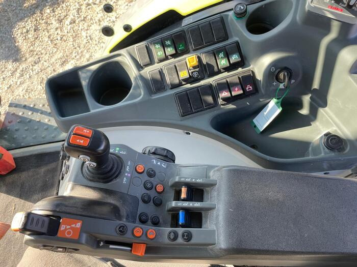 Tracteur agricole Claas Arion 650