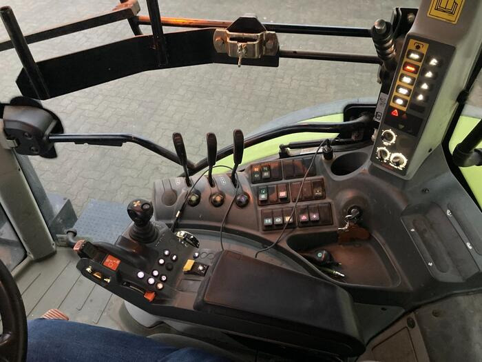 Tracteur agricole Claas Arion 650