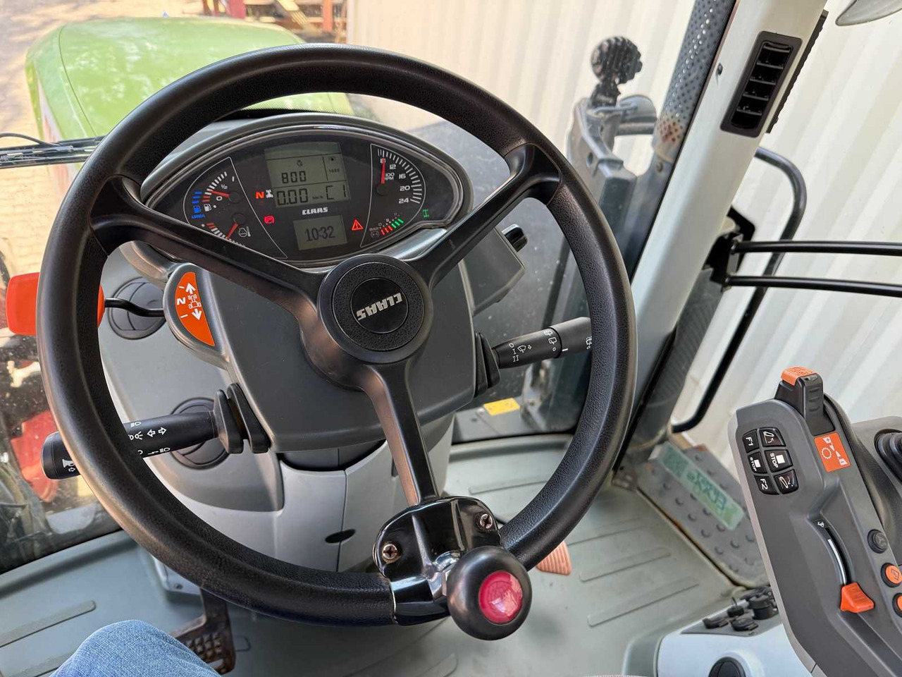 Tracteur agricole Claas Arion 650