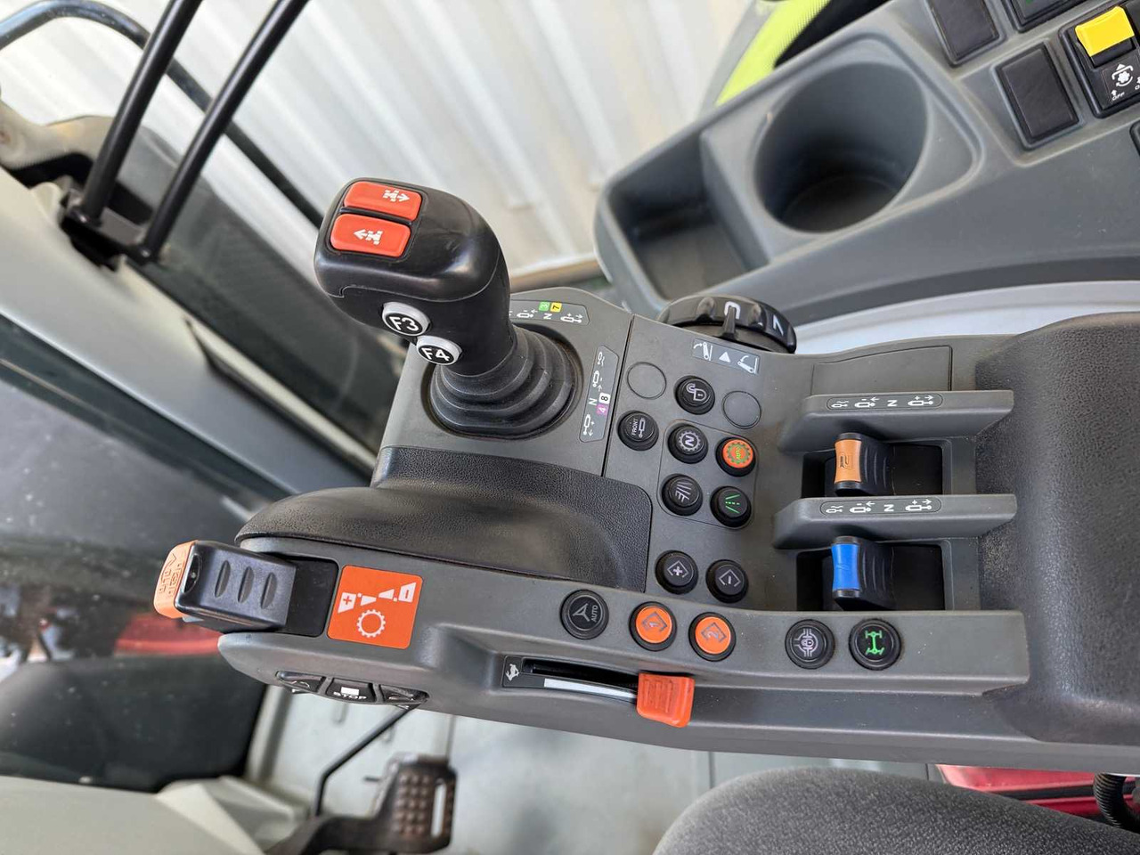 Tracteur agricole Claas Arion 650