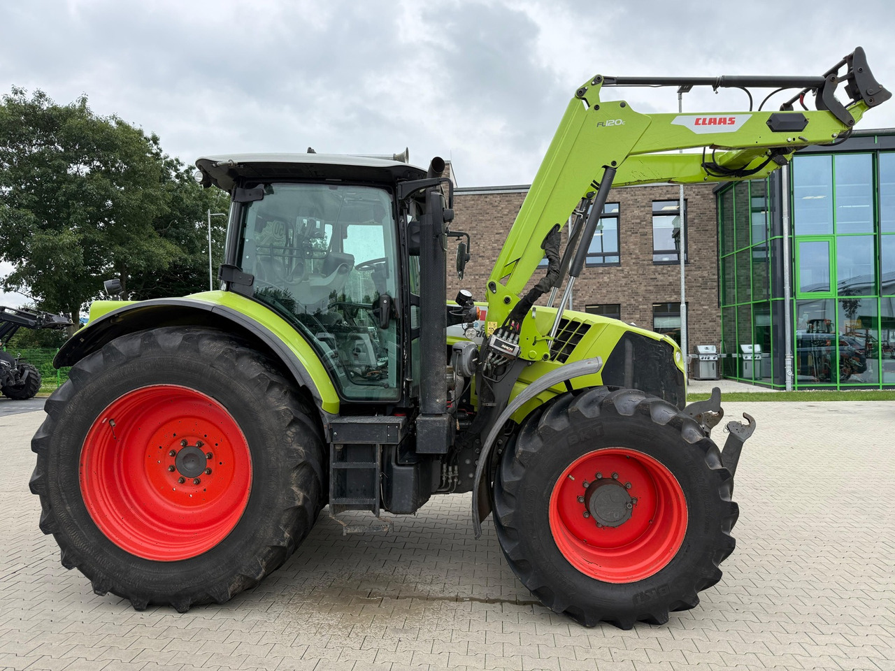 Tracteur agricole Claas Arion 650 C-Matic