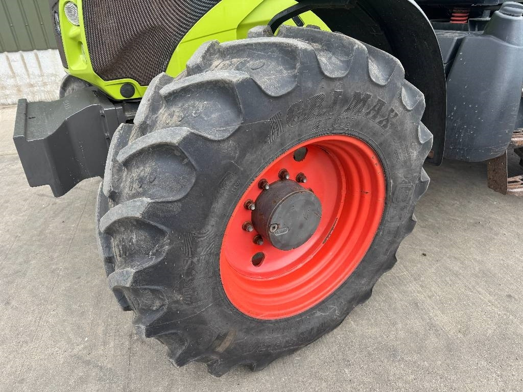 Tracteur agricole Claas Axion 810