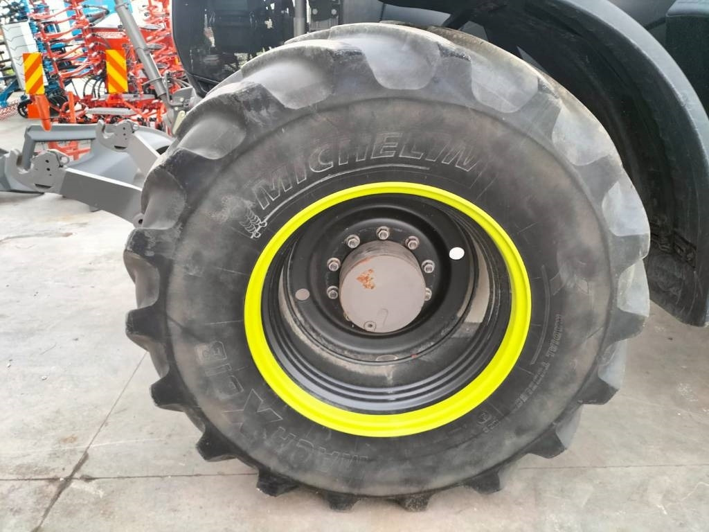 Tracteur agricole Claas Axion 810