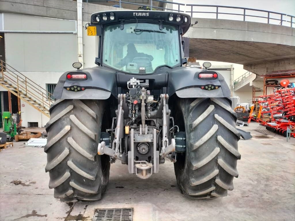 Tracteur agricole Claas Axion 810