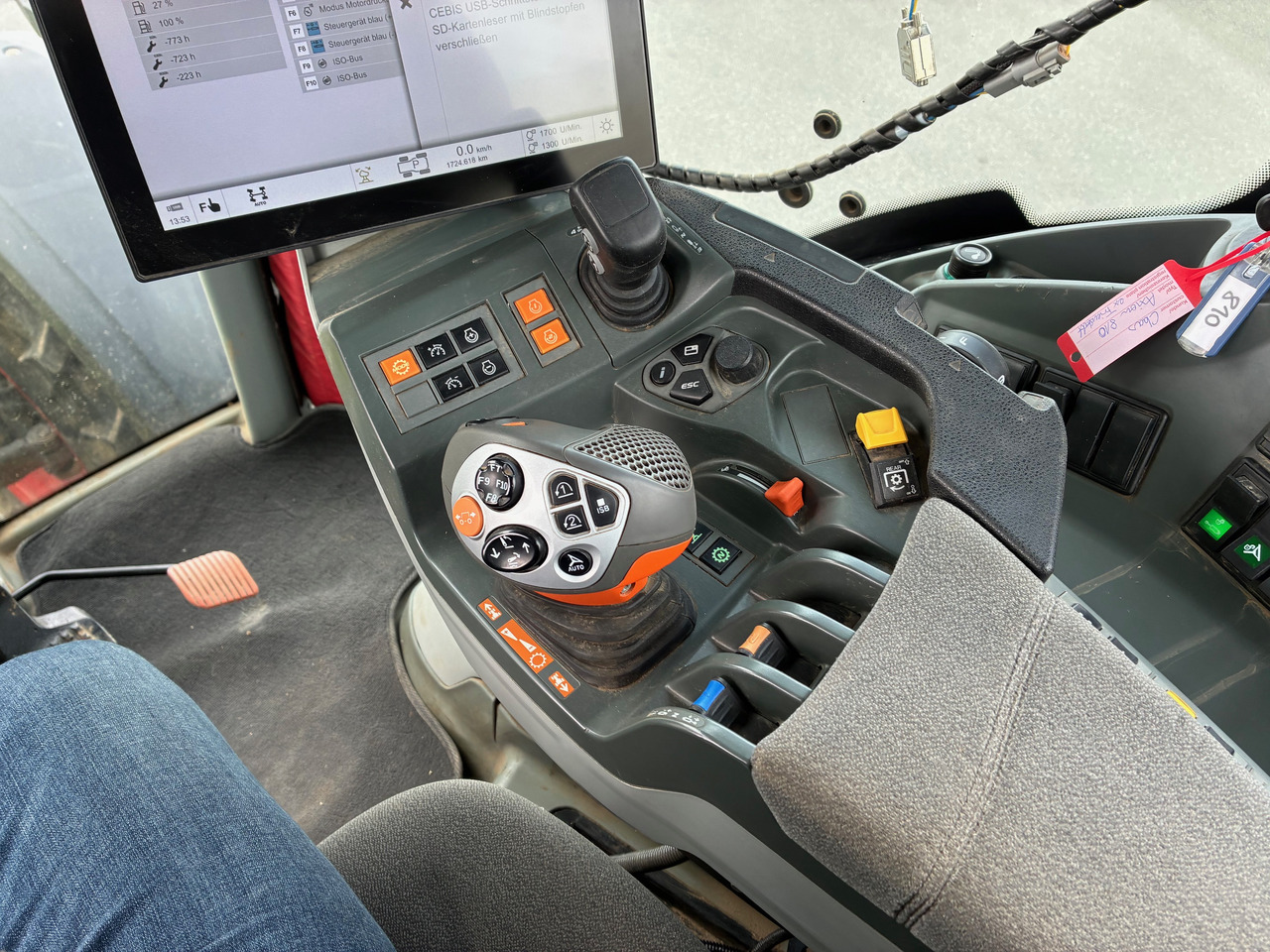 Tracteur agricole Claas Axion 810