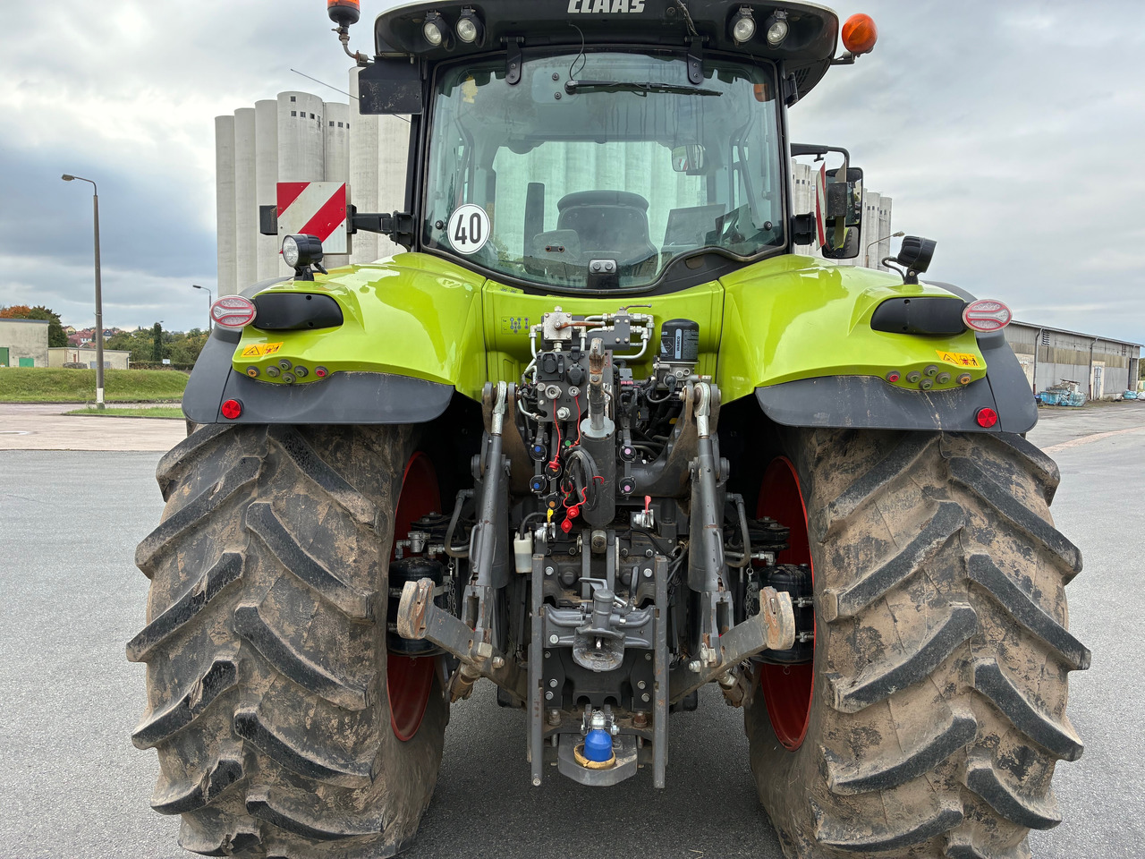 Tracteur agricole Claas Axion 810