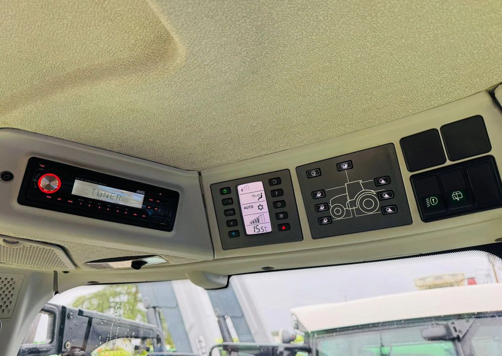 Tracteur agricole Claas Axion 810 CEBIS