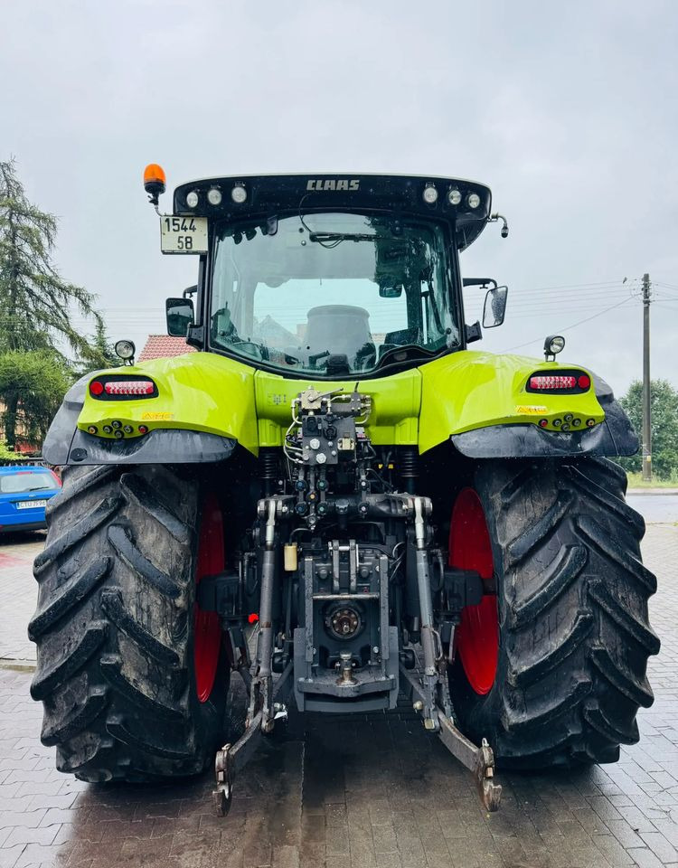 Tracteur agricole Claas Axion 810 CEBIS