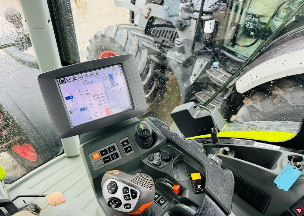 Tracteur agricole Claas Axion 810 CEBIS