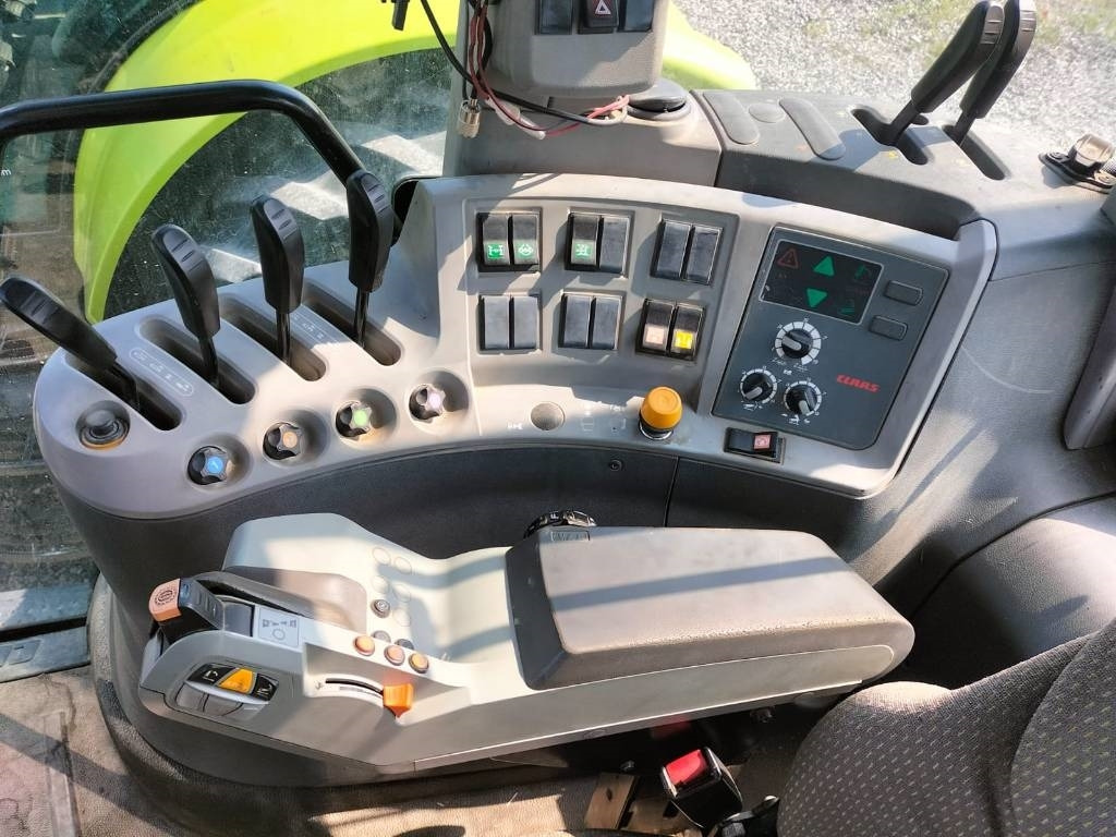 Tracteur agricole Claas Axion 810 CIS