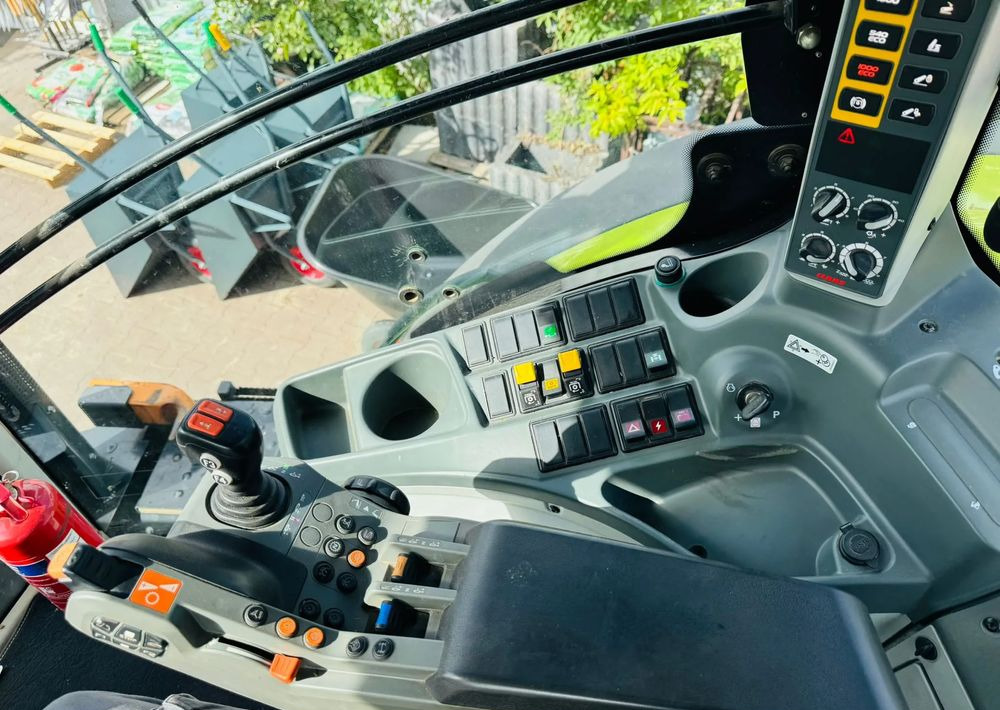 Tracteur agricole Claas Axion 810 CMATIC