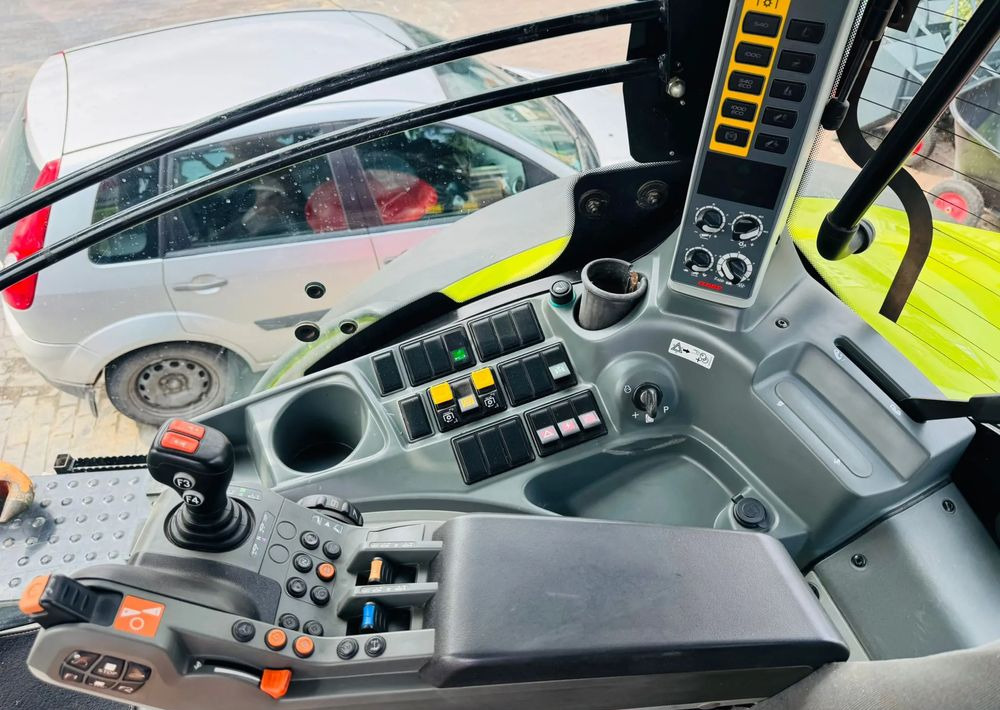 Tracteur agricole Claas Axion 810 CMATIC