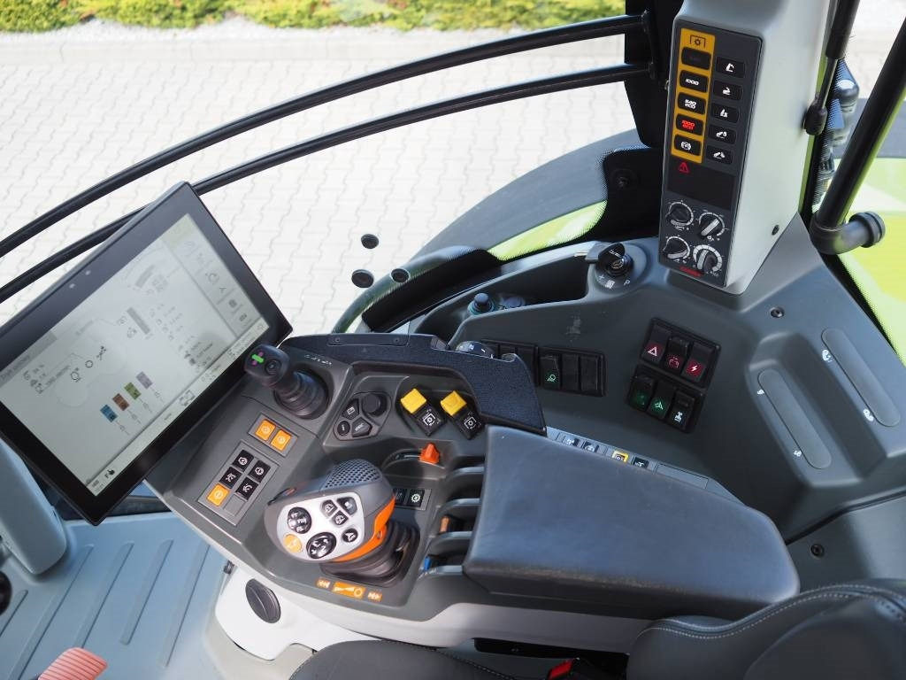 Tracteur agricole Claas Axion 810 Cmatic