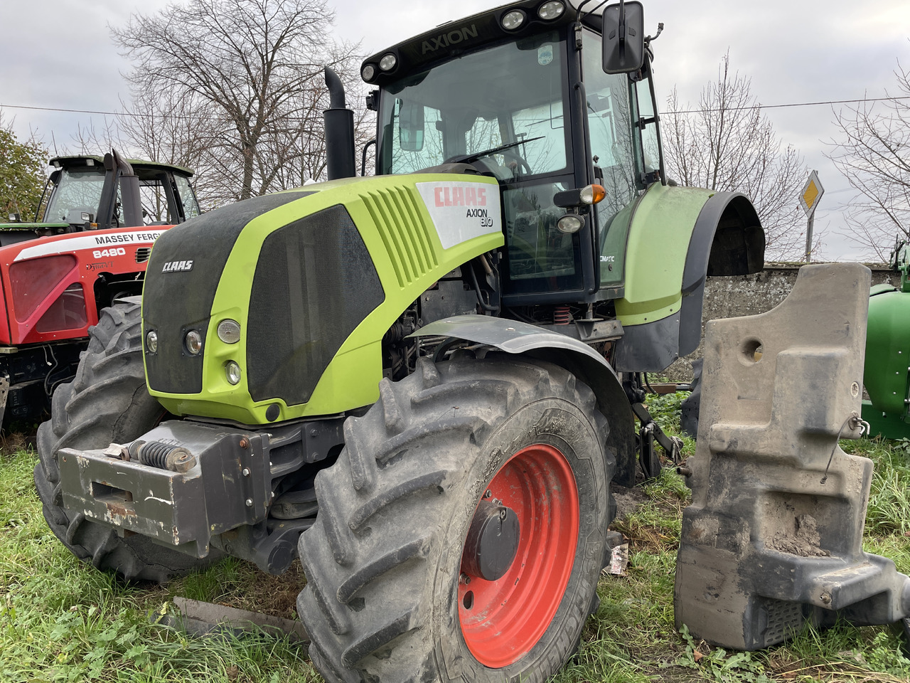 Tracteur agricole Claas Axion 810 - części - maska błotniki kabina dach