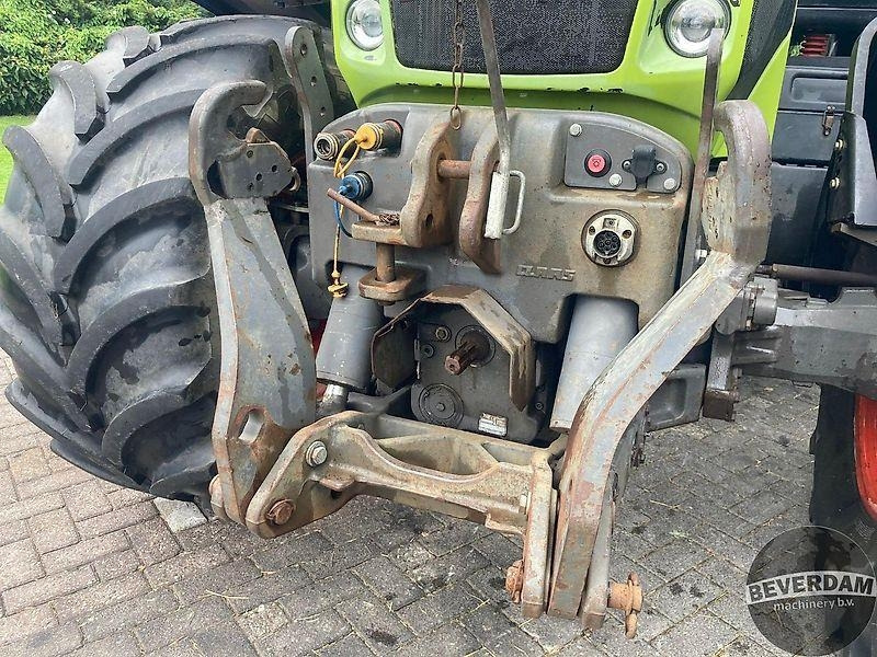 Tracteur agricole Claas Axion 820