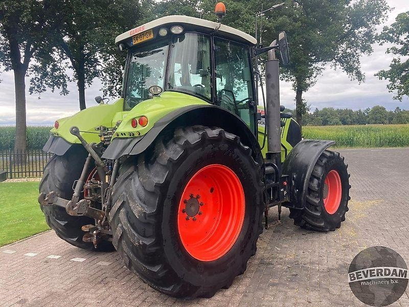 Tracteur agricole Claas Axion 820