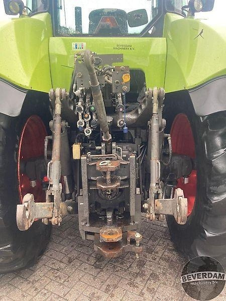 Tracteur agricole Claas Axion 820