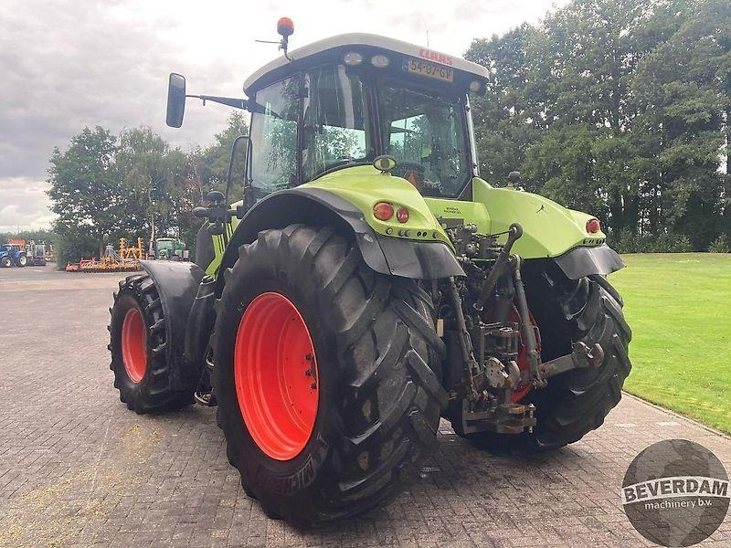 Tracteur agricole Claas Axion 820
