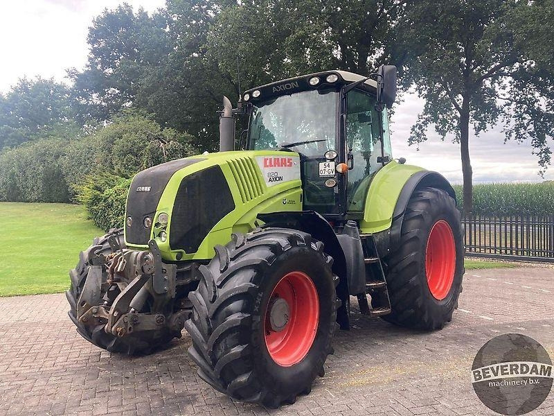 Tracteur agricole Claas Axion 820