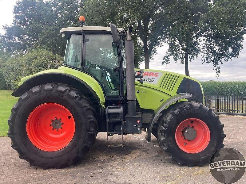 Tracteur agricole Claas Axion 820