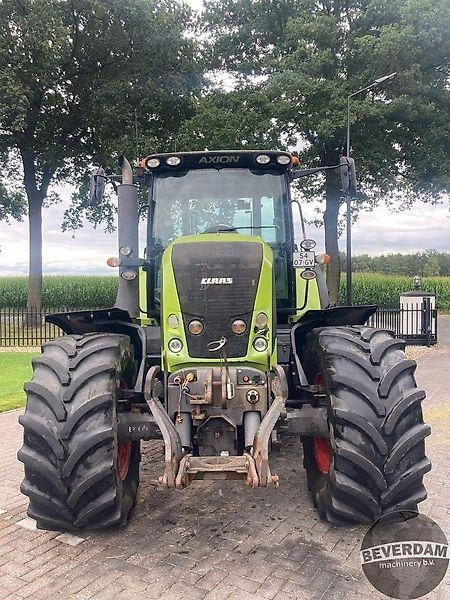 Tracteur agricole Claas Axion 820