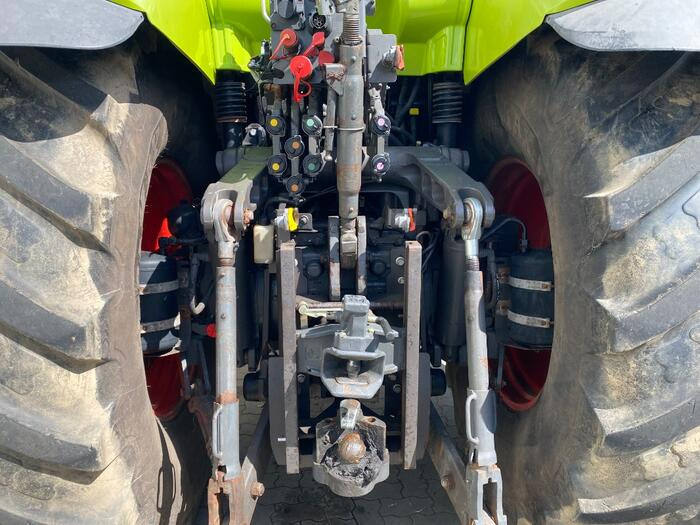 Tracteur agricole Claas Axion 830