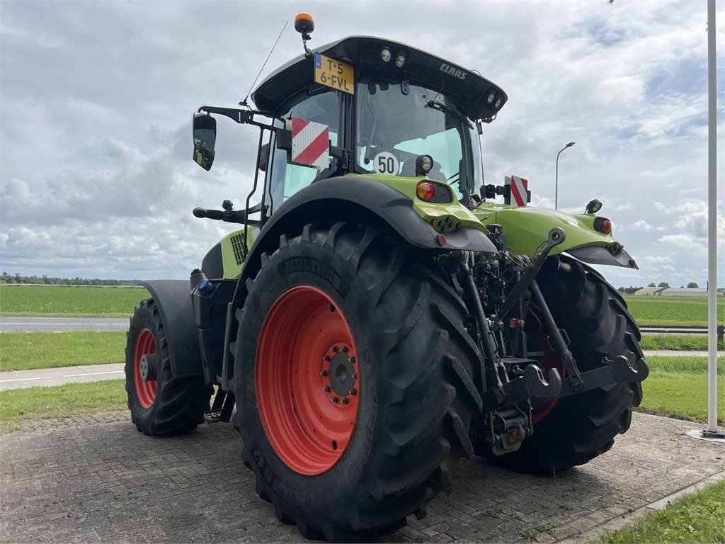 Tracteur agricole Claas Axion 830