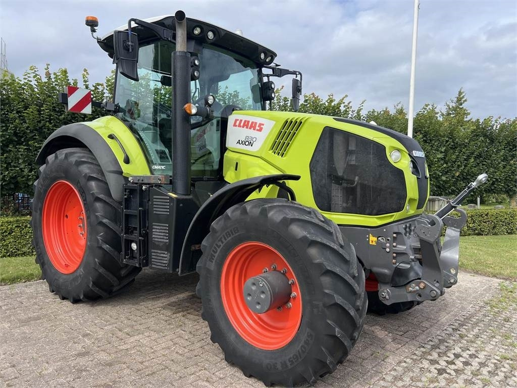 Tracteur agricole Claas Axion 830