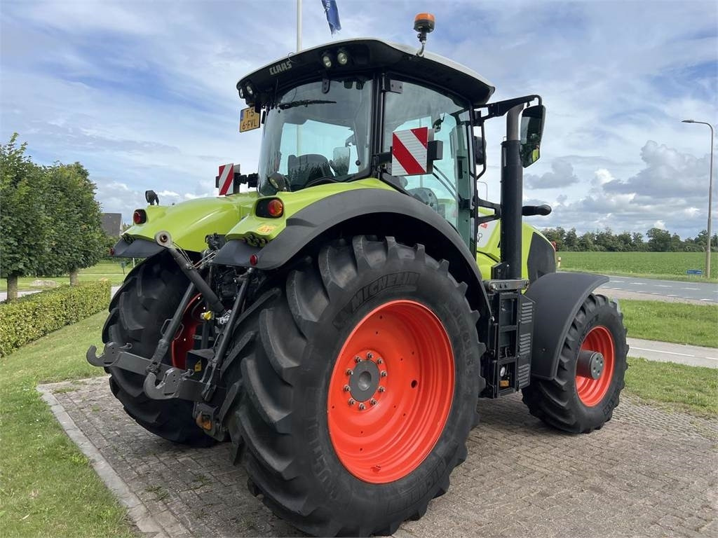 Tracteur agricole Claas Axion 830