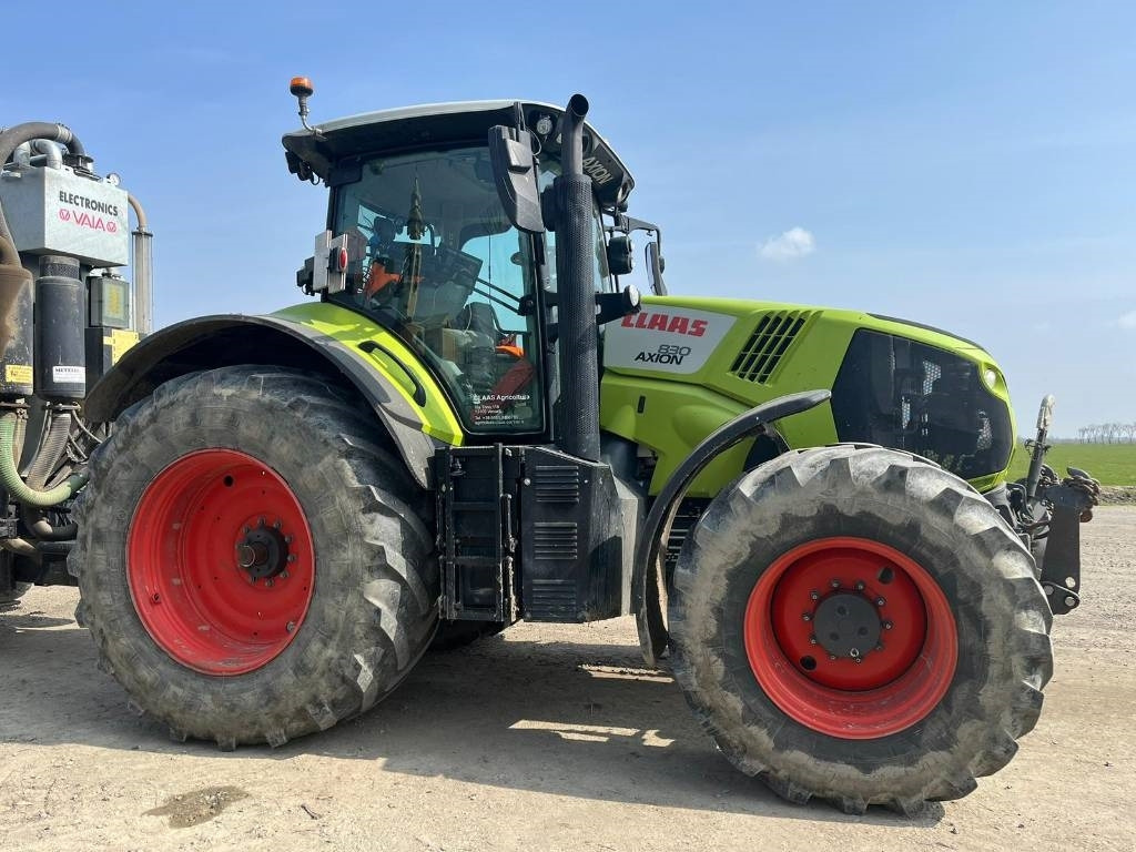 Tracteur agricole Claas Axion 830