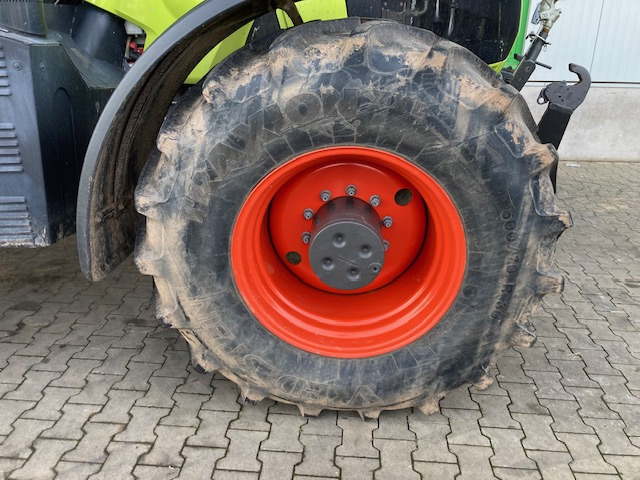 Tracteur agricole Claas Axion 830