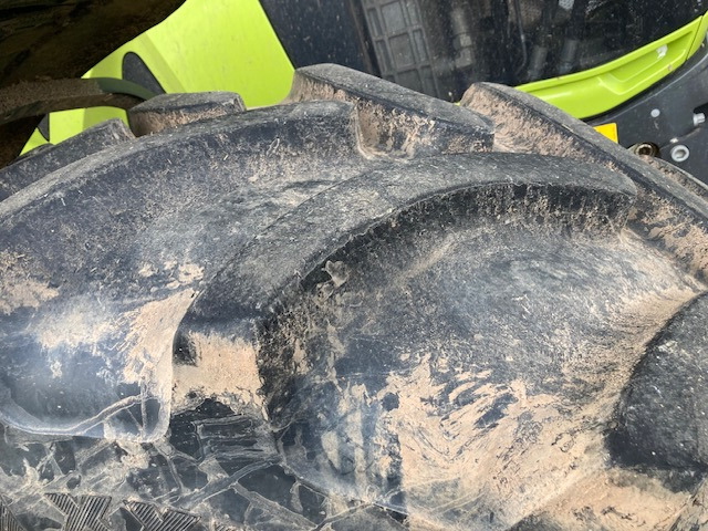 Tracteur agricole Claas Axion 830
