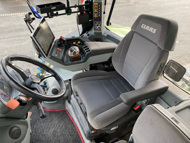 Tracteur agricole Claas Axion 830