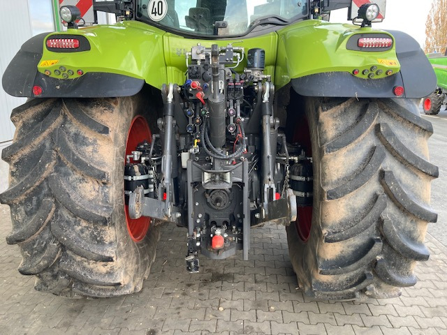 Tracteur agricole Claas Axion 830